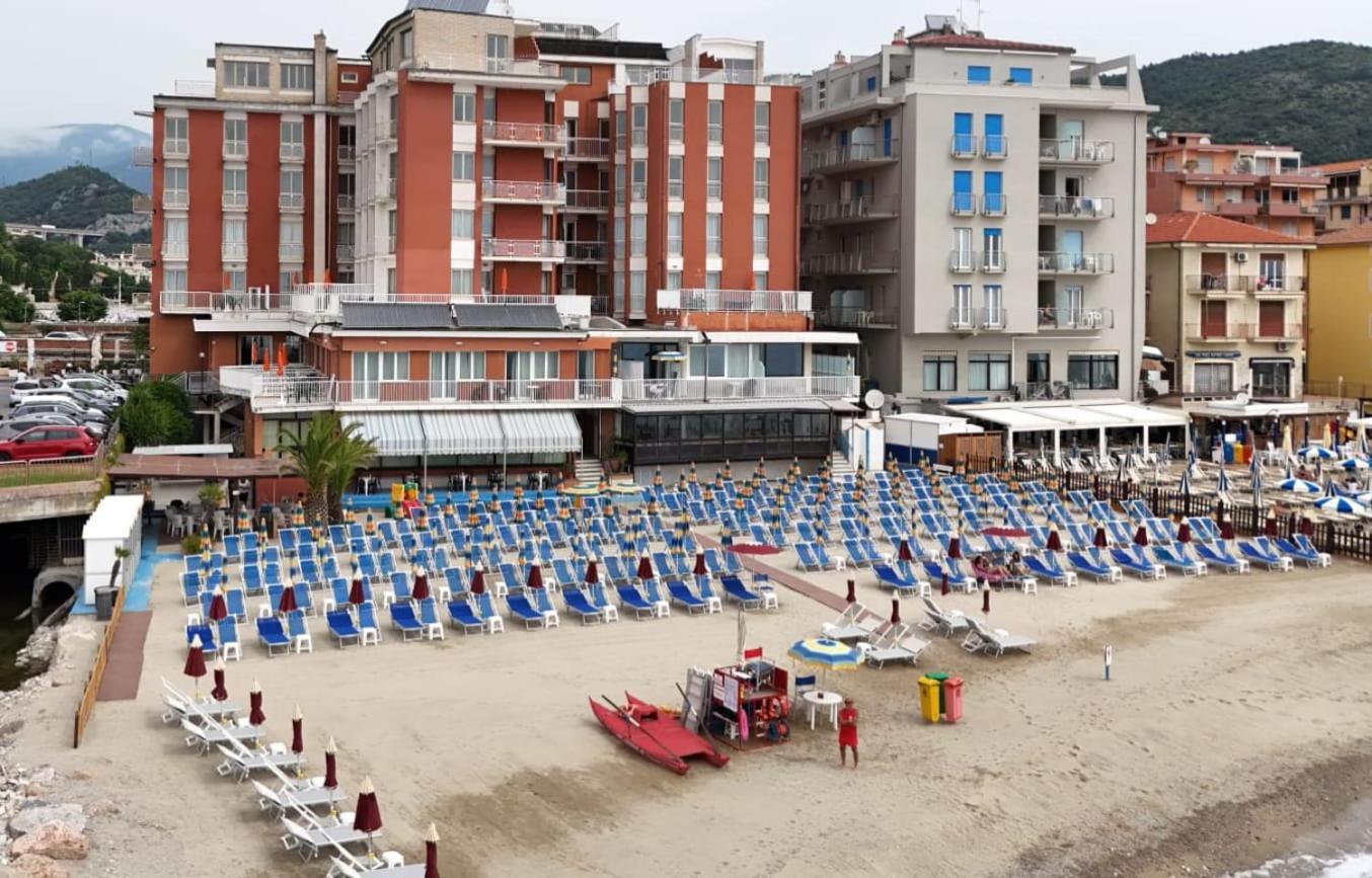 Hotel & Residence Stella Maris Пьетра-Лигуре Экстерьер фото