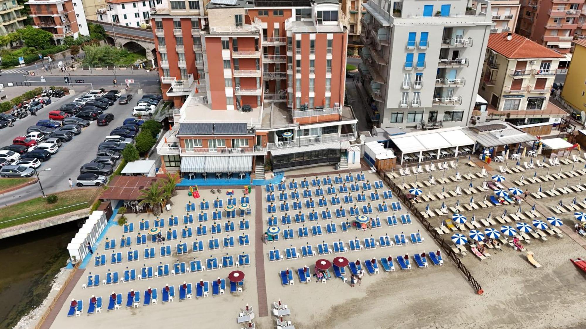 Hotel & Residence Stella Maris Пьетра-Лигуре Экстерьер фото
